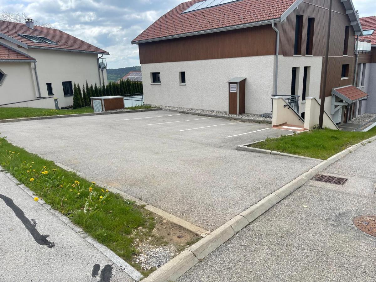 Appartement 4 Personnes Proche Lac Saint Point Montperreux Luaran gambar