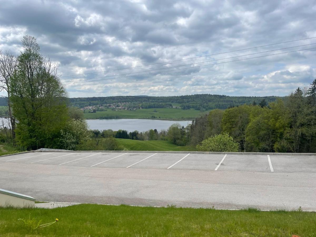Appartement 4 Personnes Proche Lac Saint Point Montperreux Luaran gambar